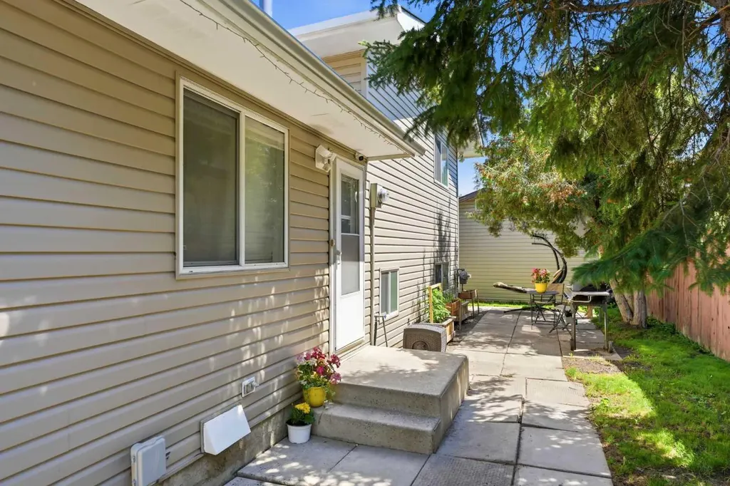 151 Templevale Place NE Calgary AB T1Y 4V6