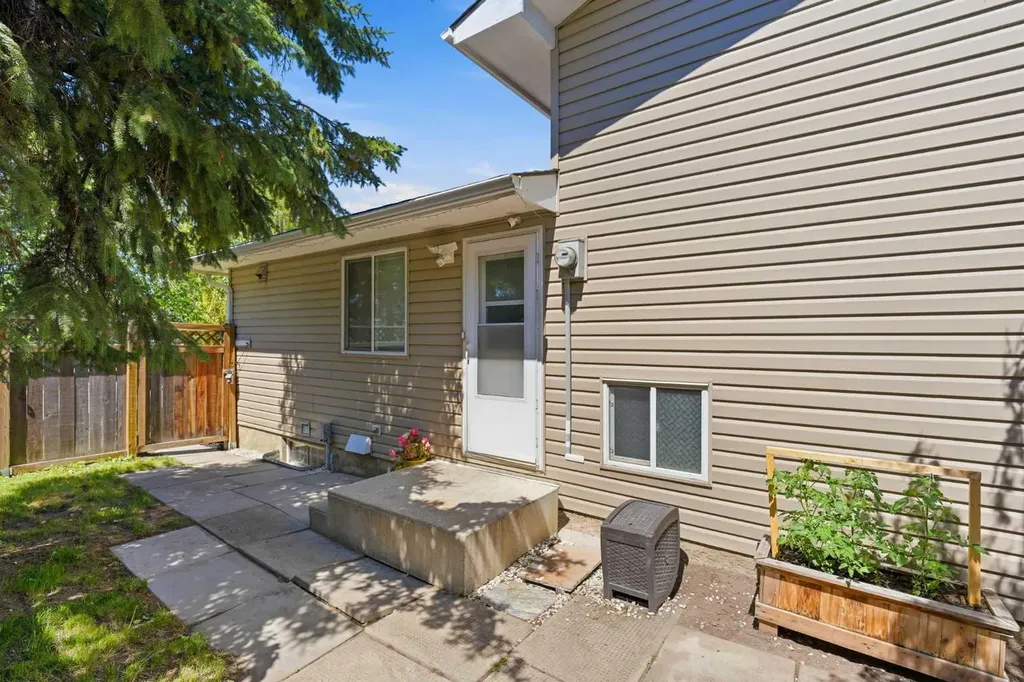 151 Templevale Place NE Calgary AB T1Y 4V6