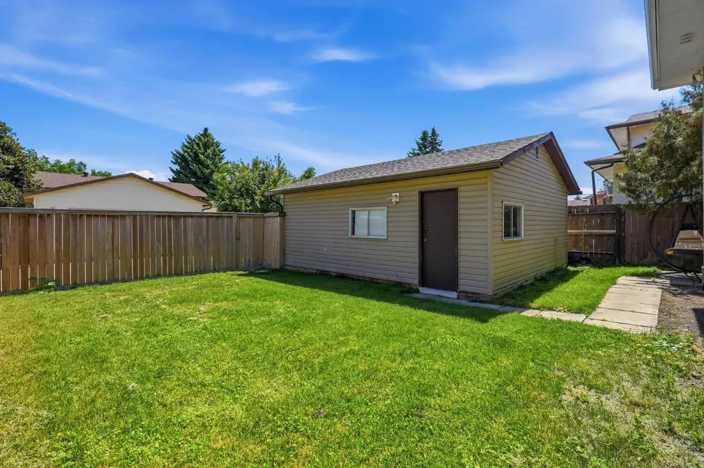 151 Templevale Place NE Calgary AB T1Y 4V6