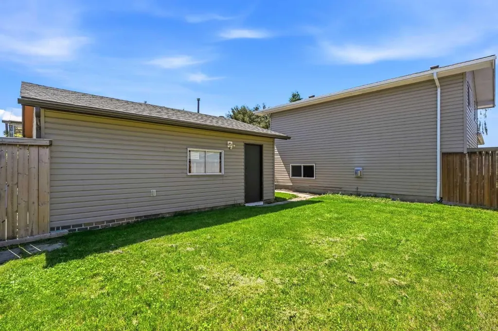 151 Templevale Place NE Calgary AB T1Y 4V6