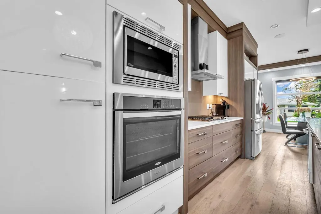 2417 25 Avenue NW Calgary AB T2M 2C6