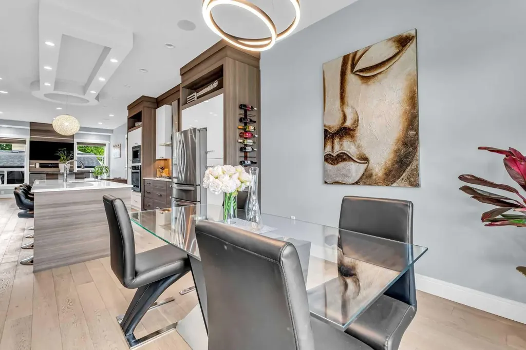 2417 25 Avenue NW Calgary AB T2M 2C6