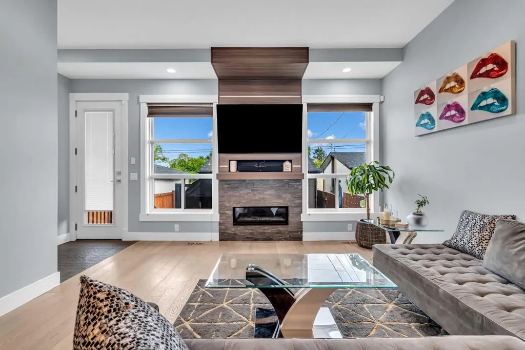 2417 25 Avenue NW Calgary AB T2M 2C6