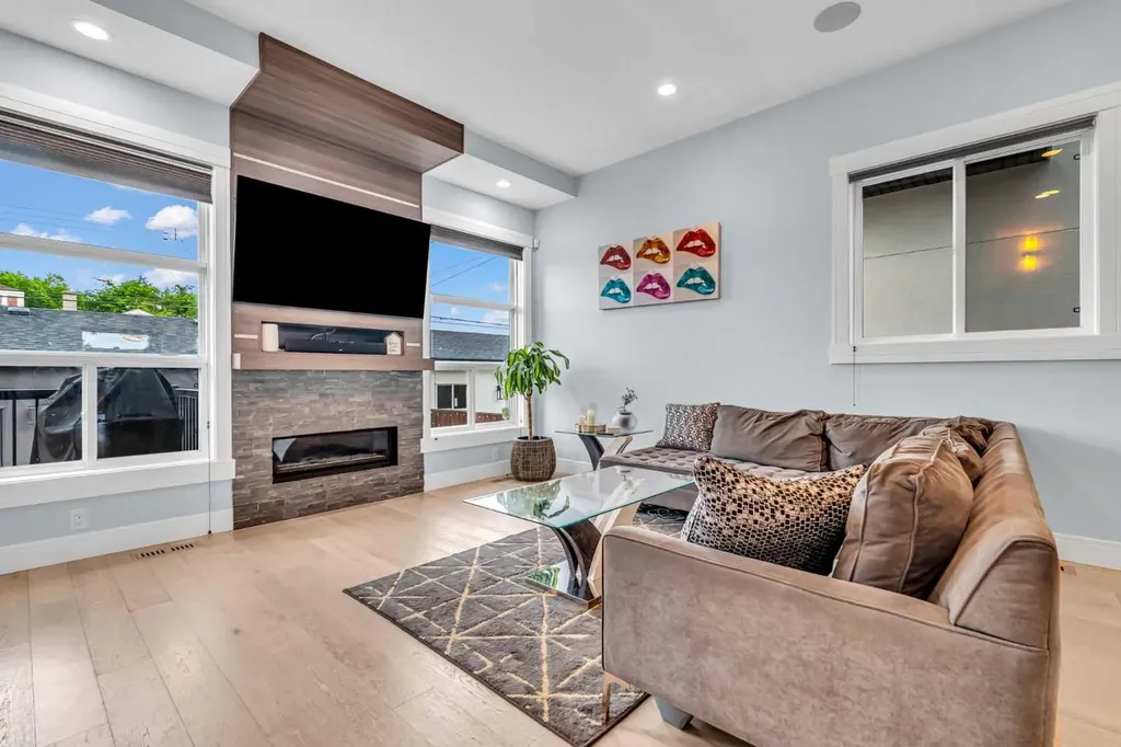 2417 25 Avenue NW Calgary AB T2M 2C6
