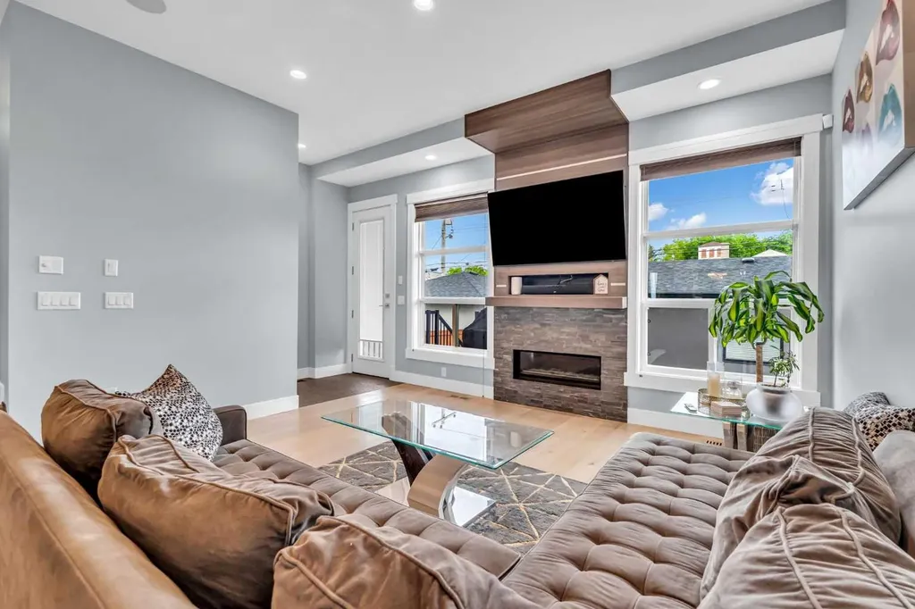 2417 25 Avenue NW Calgary AB T2M 2C6
