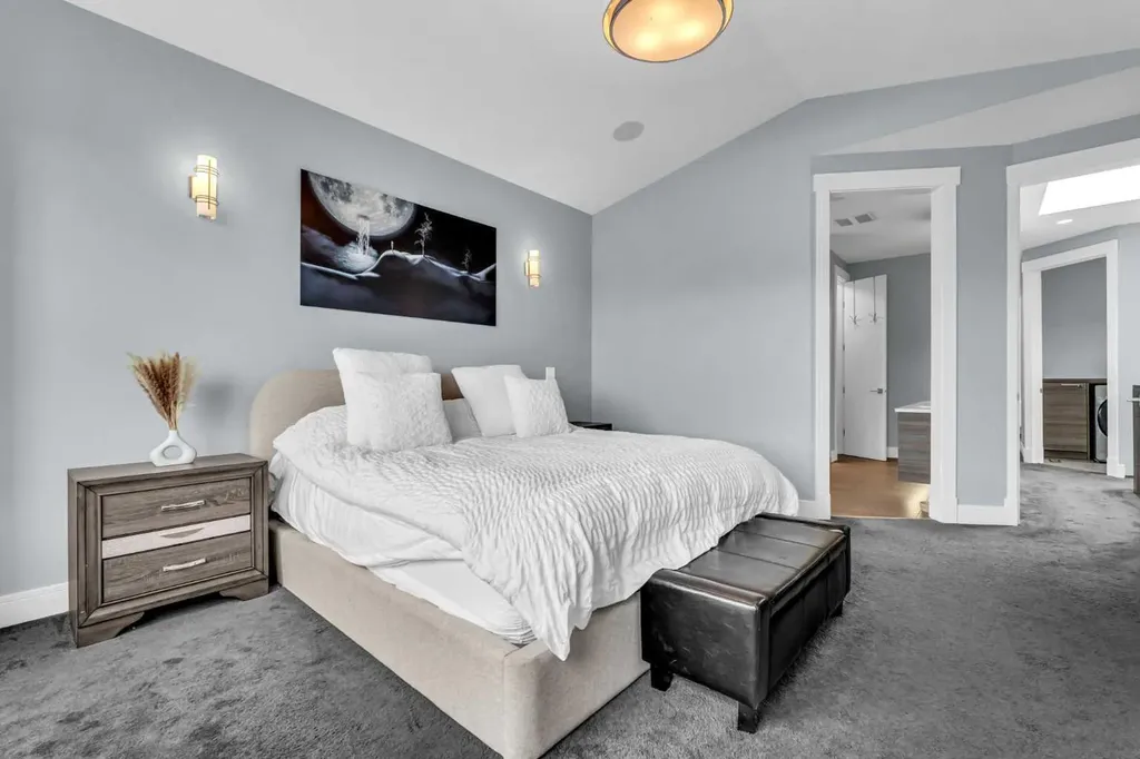 2417 25 Avenue NW Calgary AB T2M 2C6