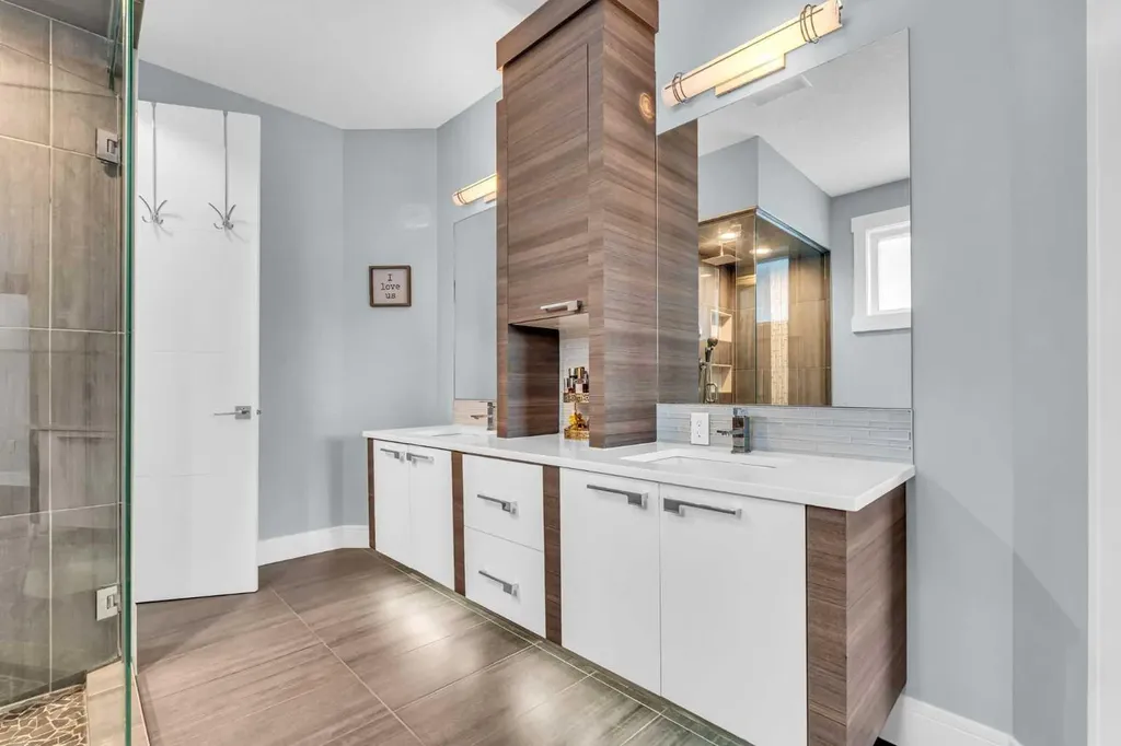 2417 25 Avenue NW Calgary AB T2M 2C6