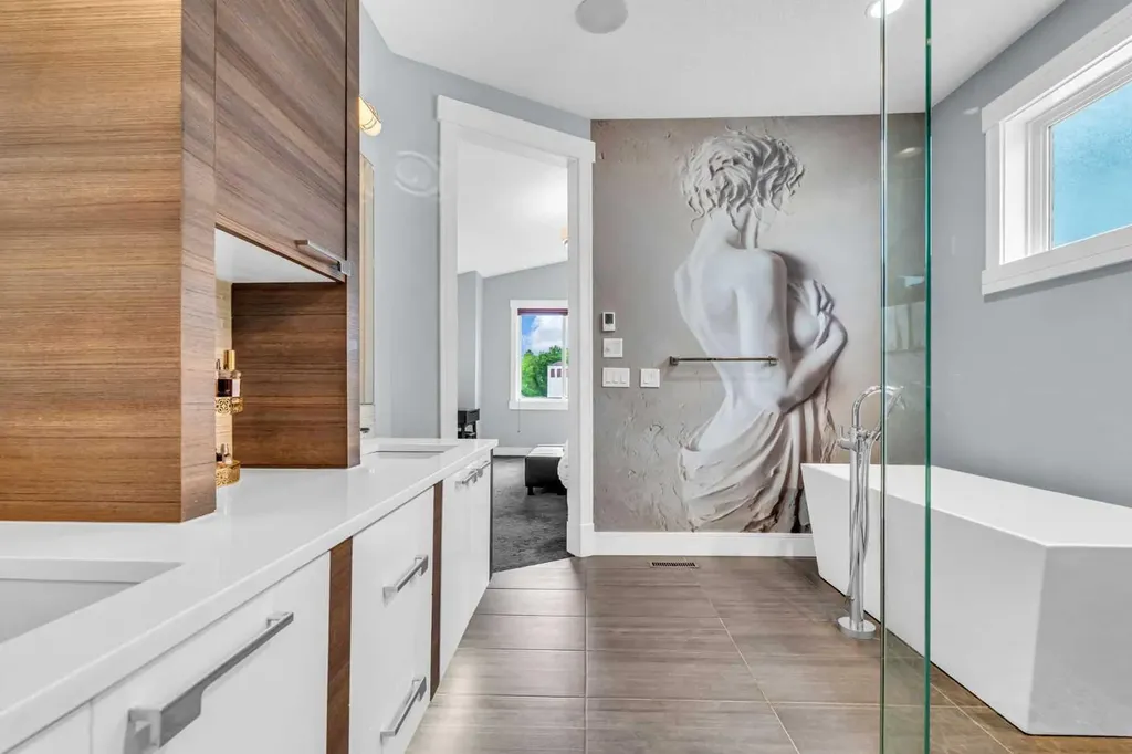 2417 25 Avenue NW Calgary AB T2M 2C6