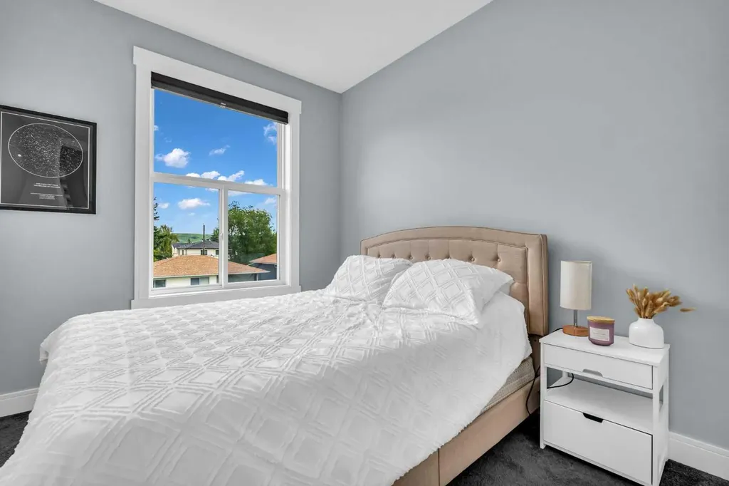 2417 25 Avenue NW Calgary AB T2M 2C6