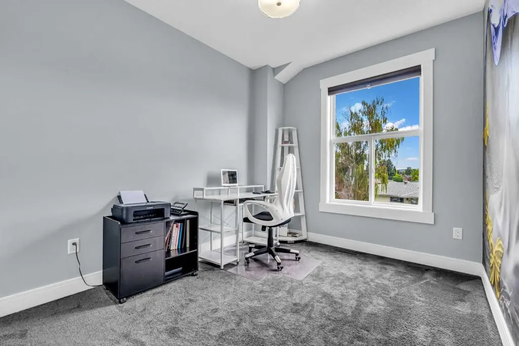 2417 25 Avenue NW Calgary AB T2M 2C6