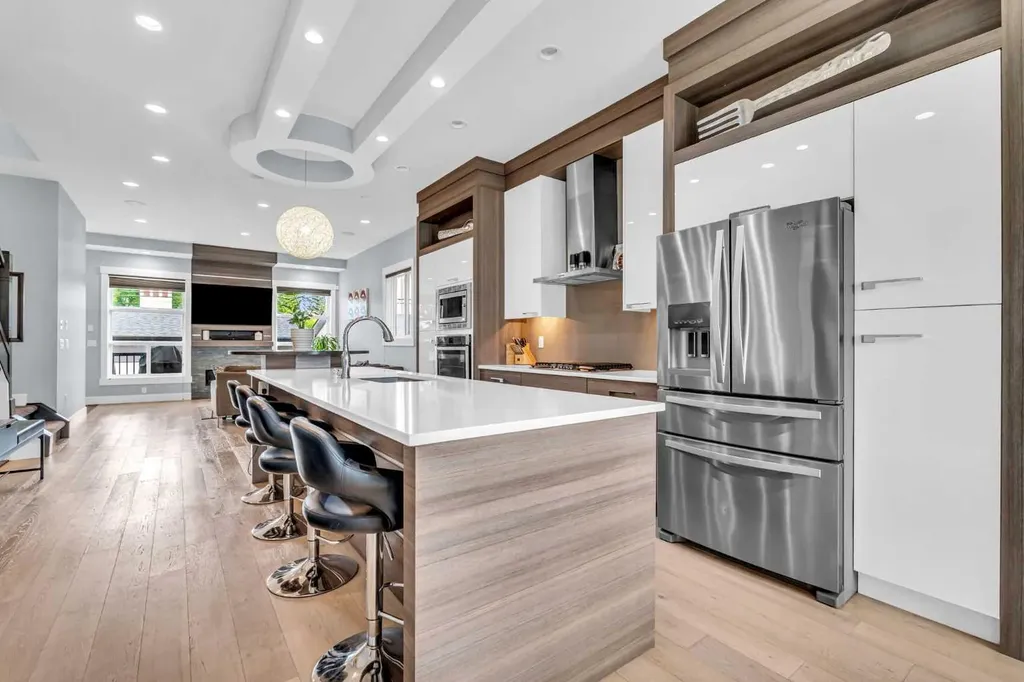 2417 25 Avenue NW Calgary AB T2M 2C6