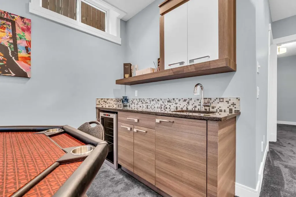 2417 25 Avenue NW Calgary AB T2M 2C6