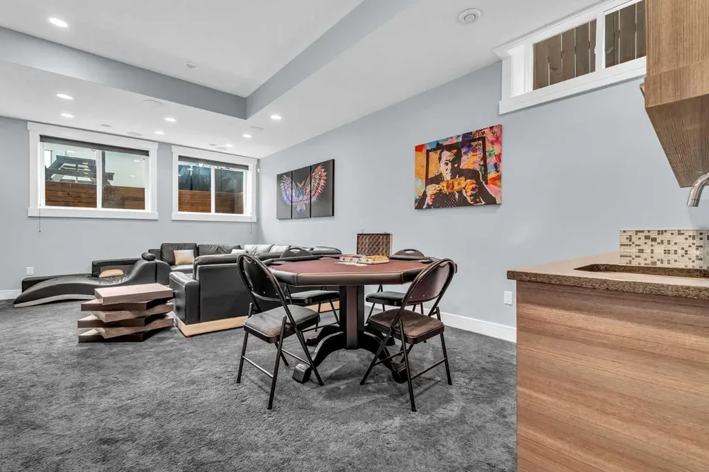 2417 25 Avenue NW Calgary AB T2M 2C6