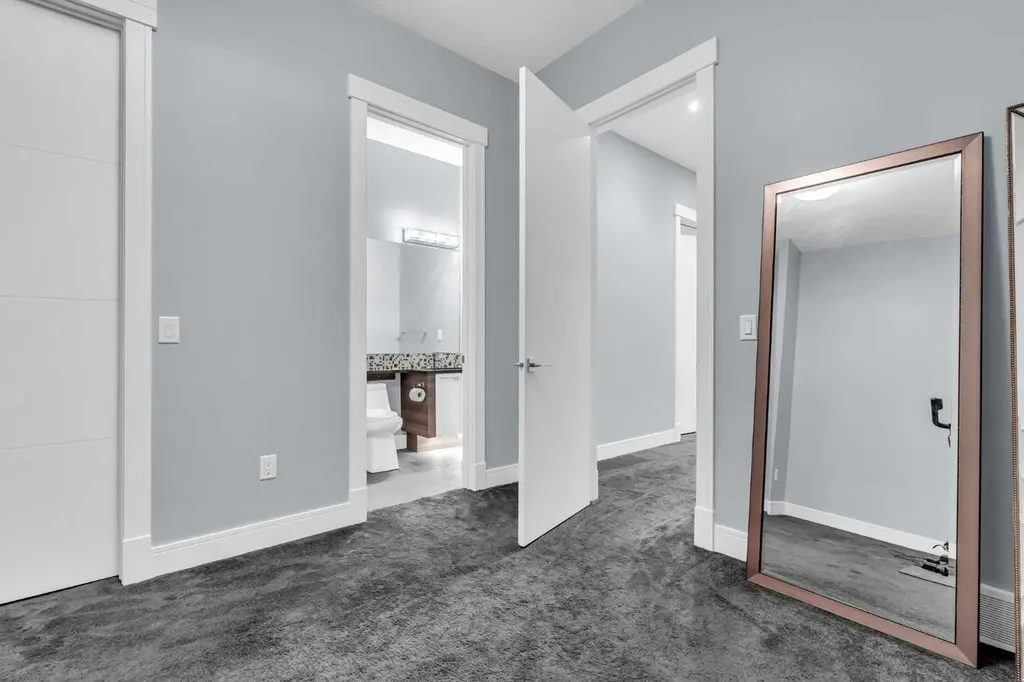 2417 25 Avenue NW Calgary AB T2M 2C6
