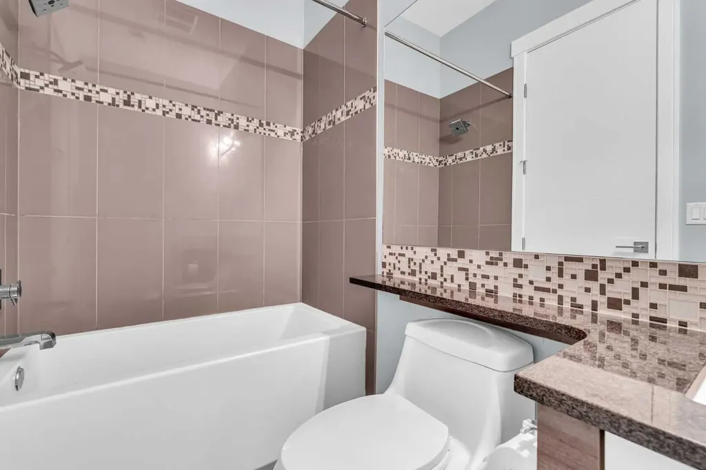 2417 25 Avenue NW Calgary AB T2M 2C6