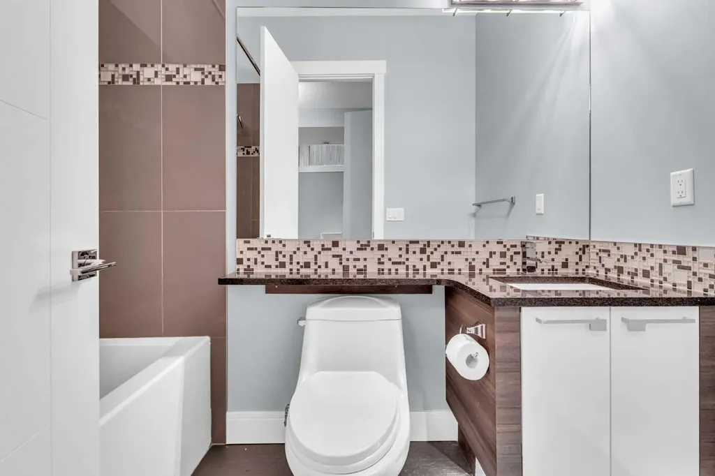 2417 25 Avenue NW Calgary AB T2M 2C6