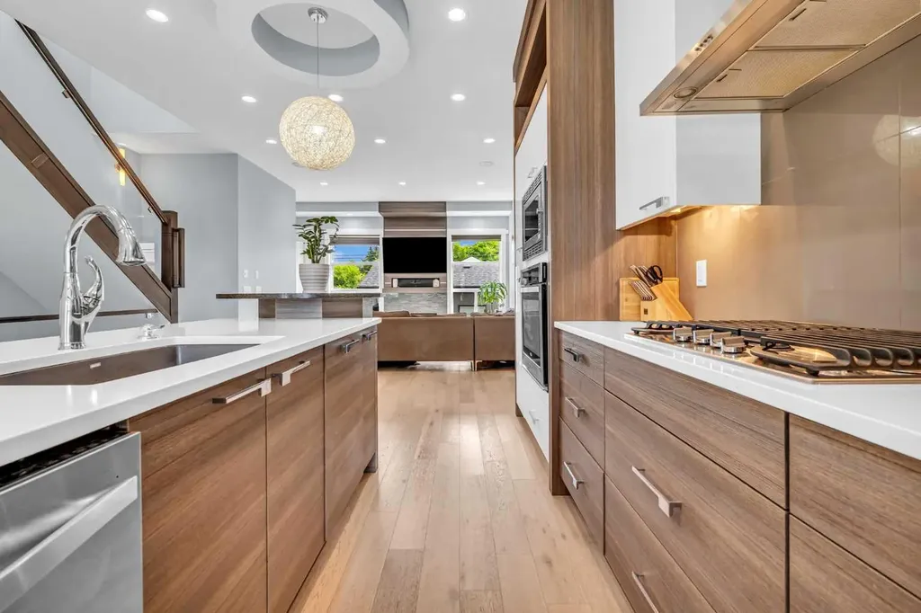 2417 25 Avenue NW Calgary AB T2M 2C6