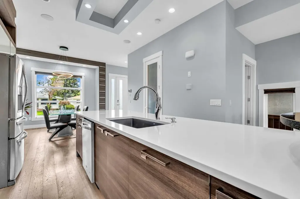 2417 25 Avenue NW Calgary AB T2M 2C6