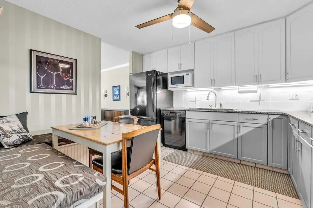 723 57 Avenue SW Calgary AB T2V 4Z3