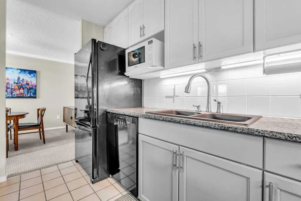 723 57 Avenue SW Calgary AB T2V 4Z3