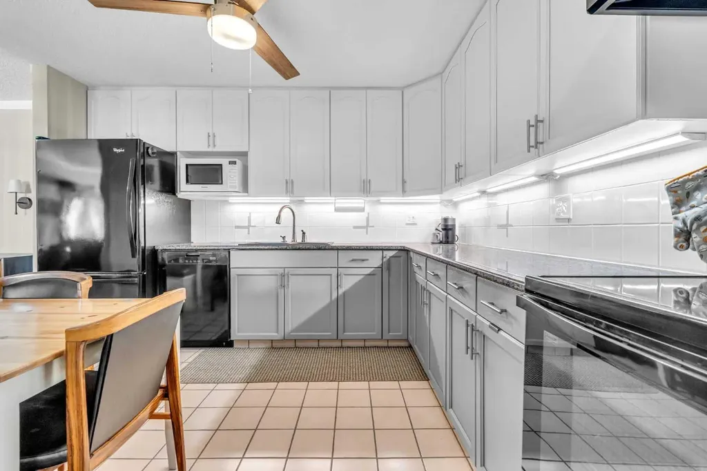 723 57 Avenue SW Calgary AB T2V 4Z3