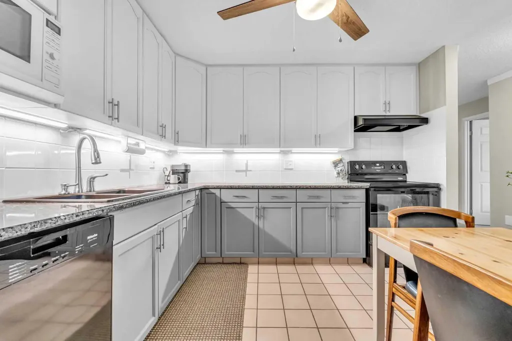 723 57 Avenue SW Calgary AB T2V 4Z3