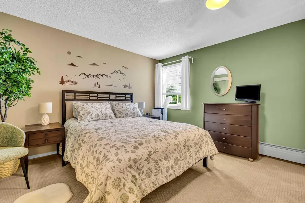 723 57 Avenue SW Calgary AB T2V 4Z3