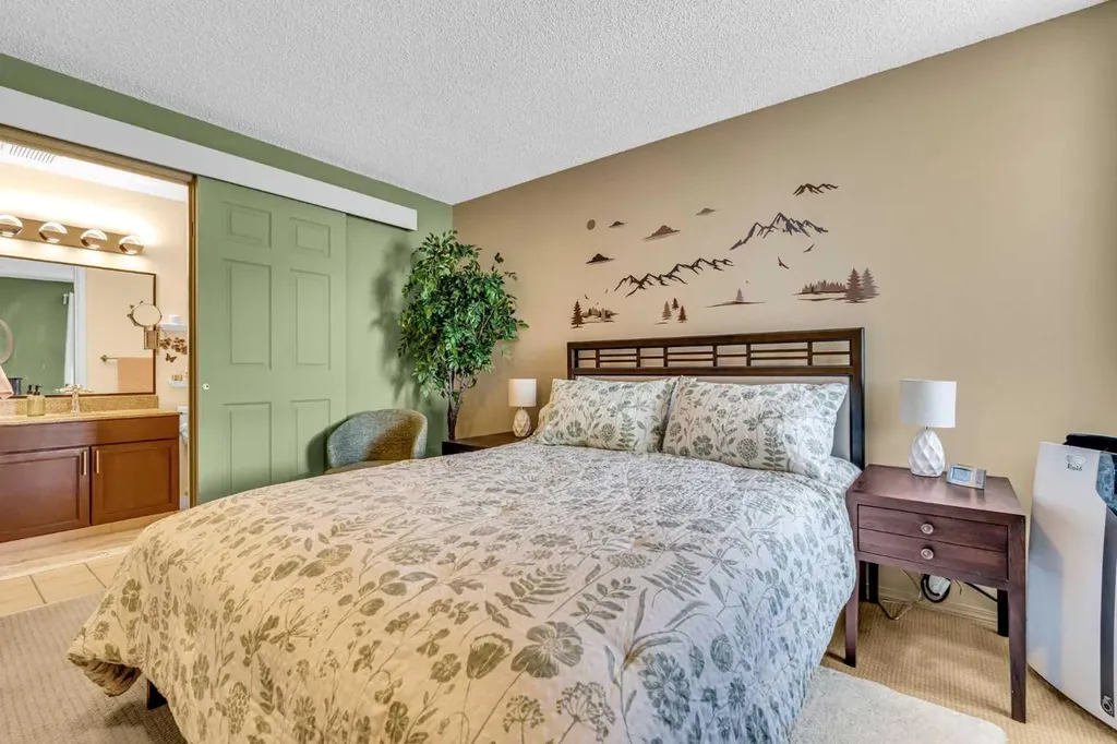 723 57 Avenue SW Calgary AB T2V 4Z3