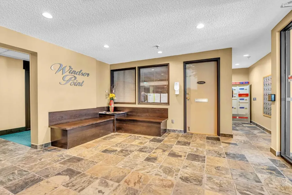 723 57 Avenue SW Calgary AB T2V 4Z3