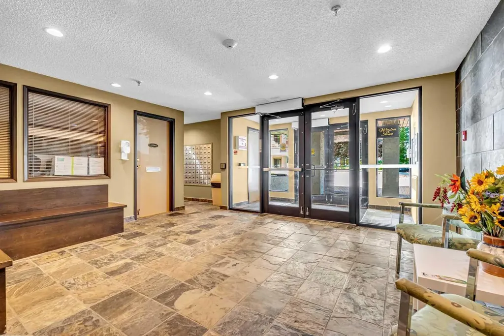 723 57 Avenue SW Calgary AB T2V 4Z3
