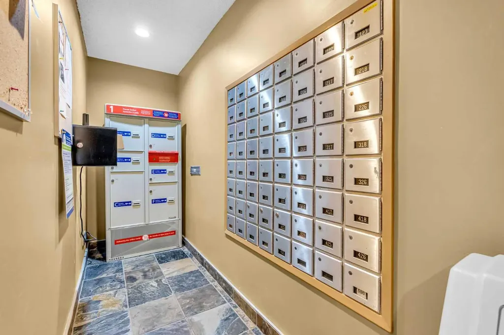 723 57 Avenue SW Calgary AB T2V 4Z3