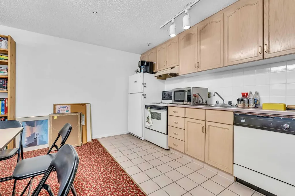 723 57 Avenue SW Calgary AB T2V 4Z3