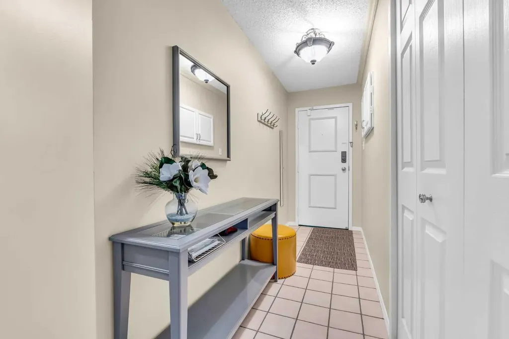 723 57 Avenue SW Calgary AB T2V 4Z3