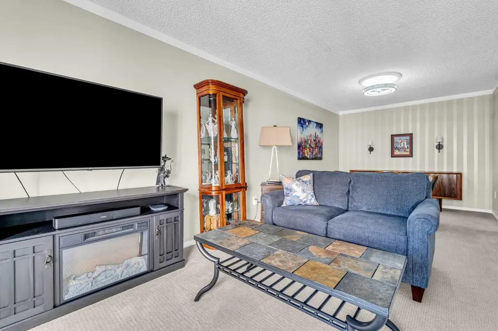 723 57 Avenue SW Calgary AB T2V 4Z3