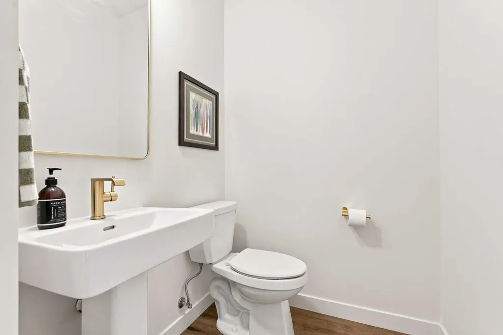 826 Alpine Drive SW Calgary AB T2Y 0S4