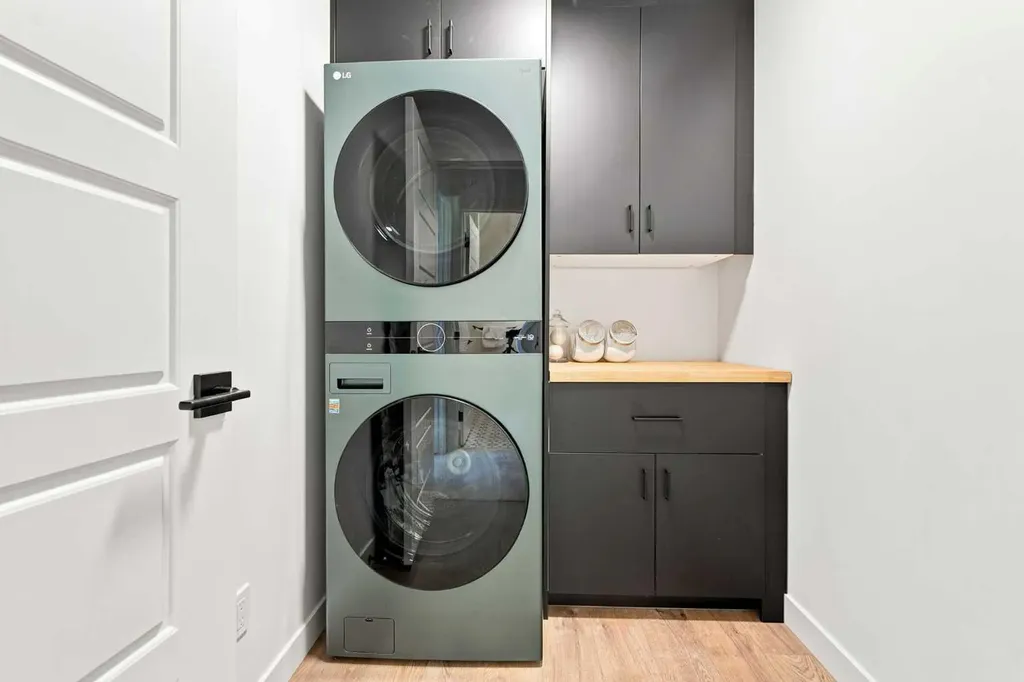 826 Alpine Drive SW Calgary AB T2Y 0S4