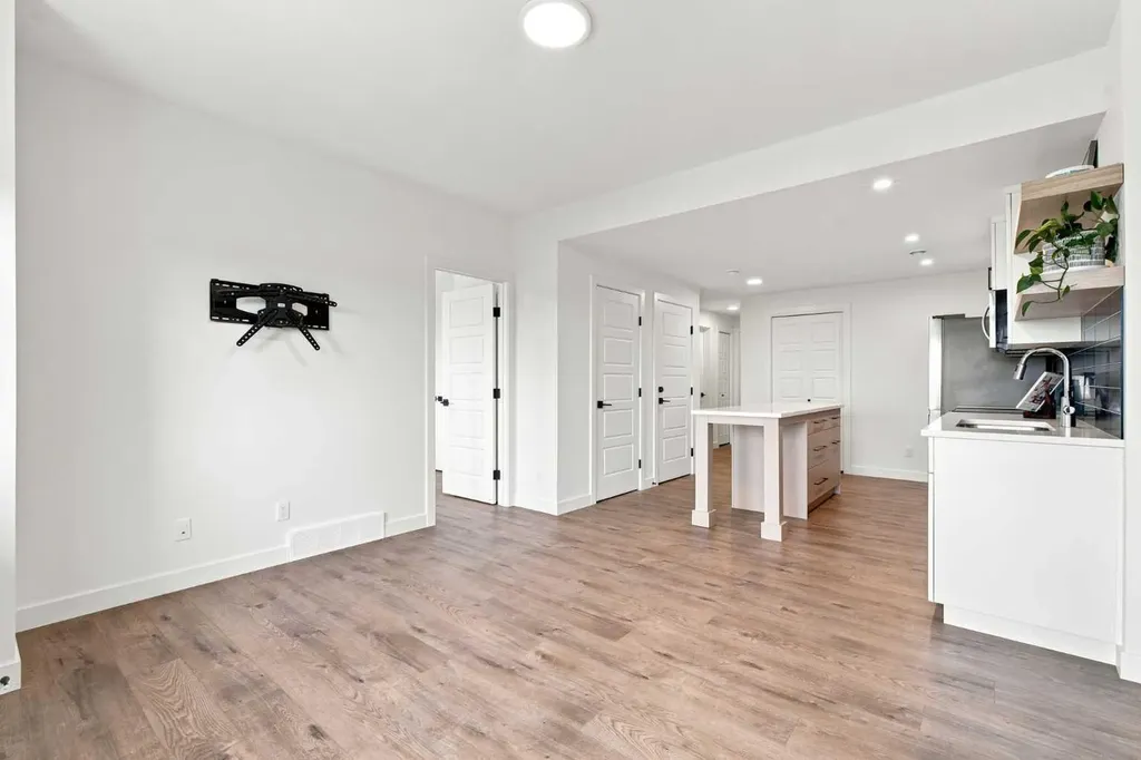 826 Alpine Drive SW Calgary AB T2Y 0S4