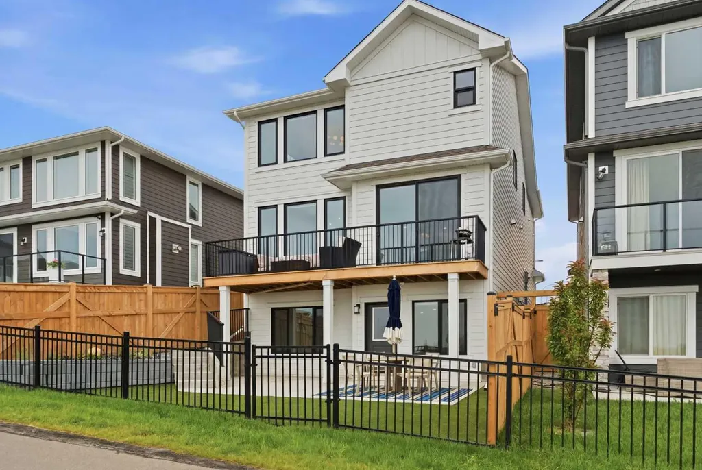 826 Alpine Drive SW Calgary AB T2Y 0S4