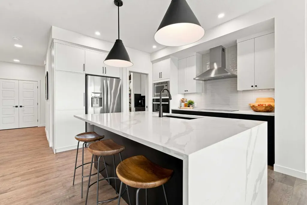 826 Alpine Drive SW Calgary AB T2Y 0S4