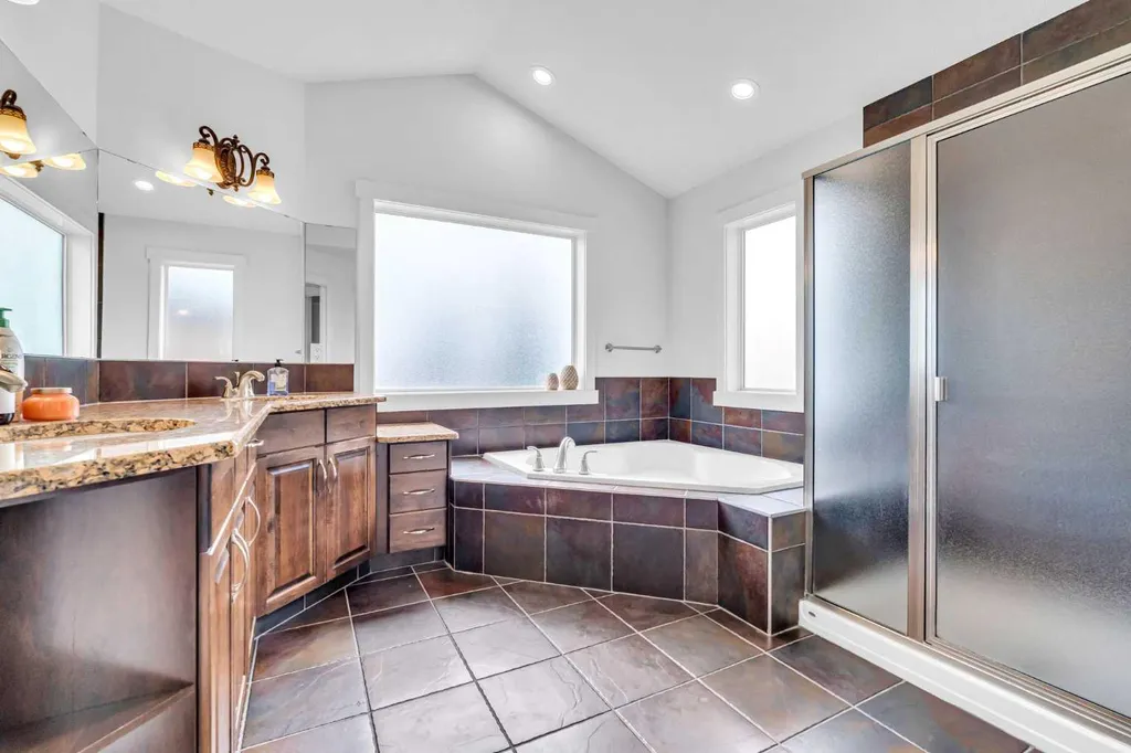 452 Evergreen Circle SW Calgary AB T2Y 0H2