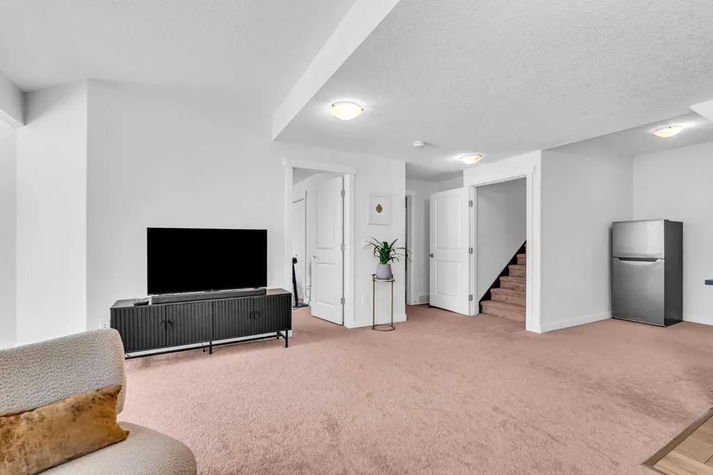 452 Evergreen Circle SW Calgary AB T2Y 0H2