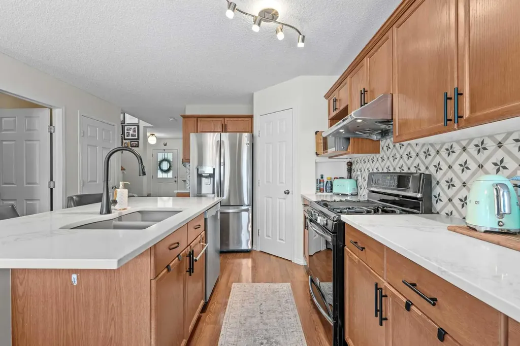 85 Evermeadow Manor SW Calgary AB T2Y 4W8