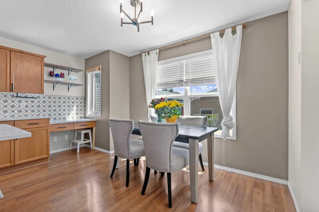 85 Evermeadow Manor SW Calgary AB T2Y 4W8
