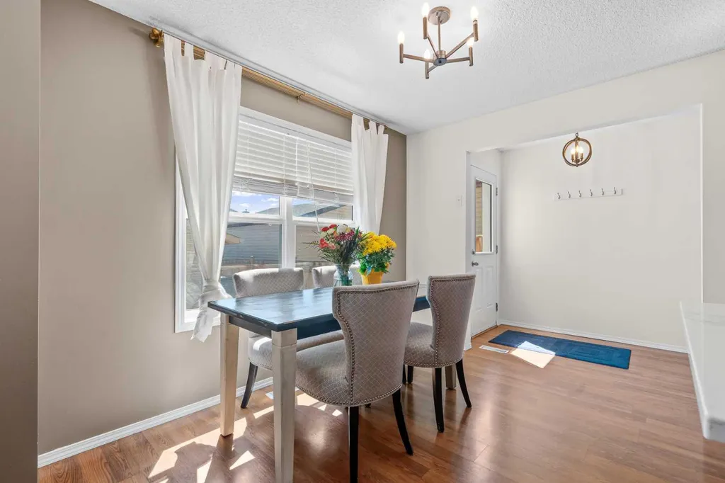 85 Evermeadow Manor SW Calgary AB T2Y 4W8