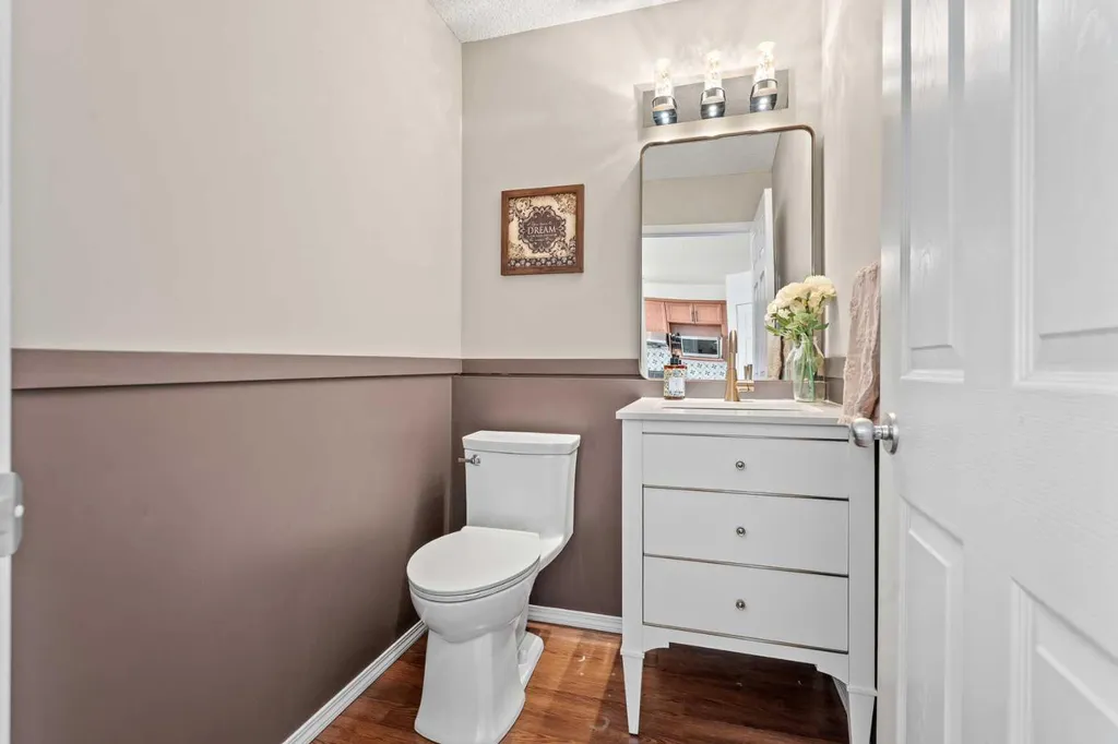 85 Evermeadow Manor SW Calgary AB T2Y 4W8