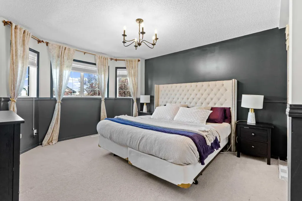 85 Evermeadow Manor SW Calgary AB T2Y 4W8