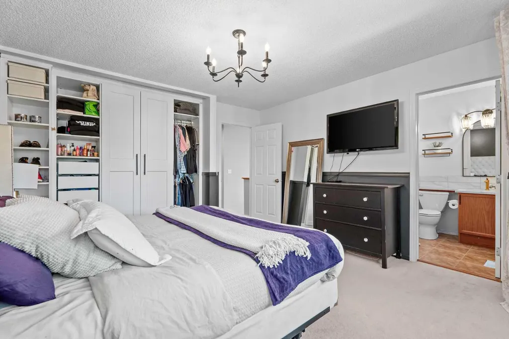 85 Evermeadow Manor SW Calgary AB T2Y 4W8