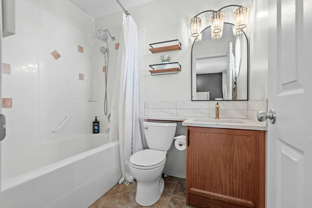 85 Evermeadow Manor SW Calgary AB T2Y 4W8