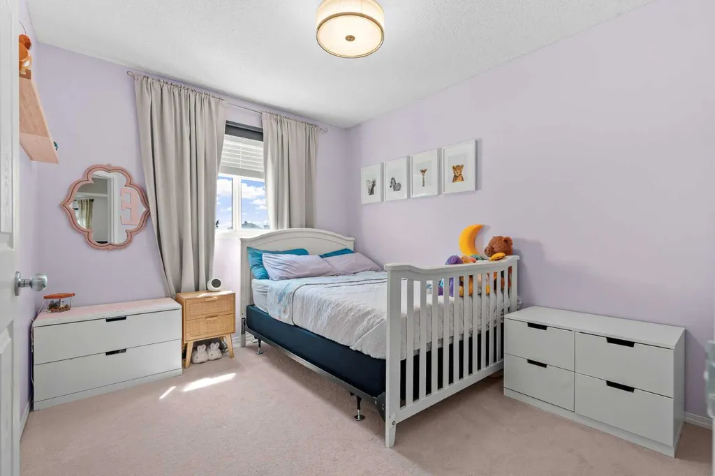 85 Evermeadow Manor SW Calgary AB T2Y 4W8