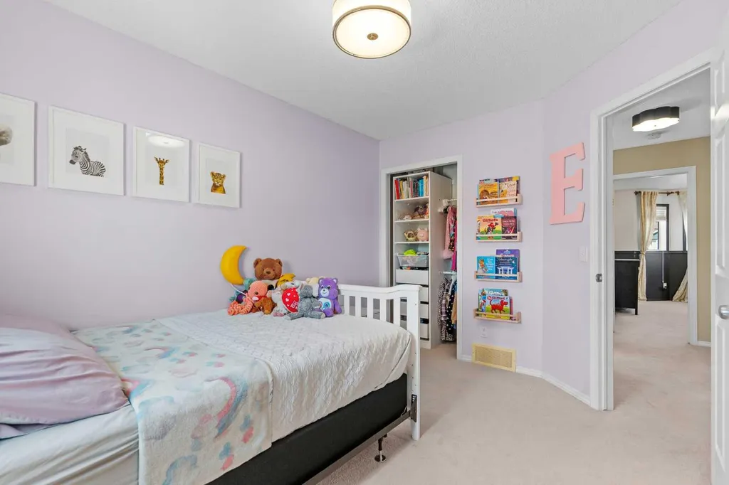 85 Evermeadow Manor SW Calgary AB T2Y 4W8